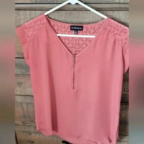 MY MICHELLE short sleeve, zipper front Coral shirt, lace back, sz medium - Picture 2 of 5